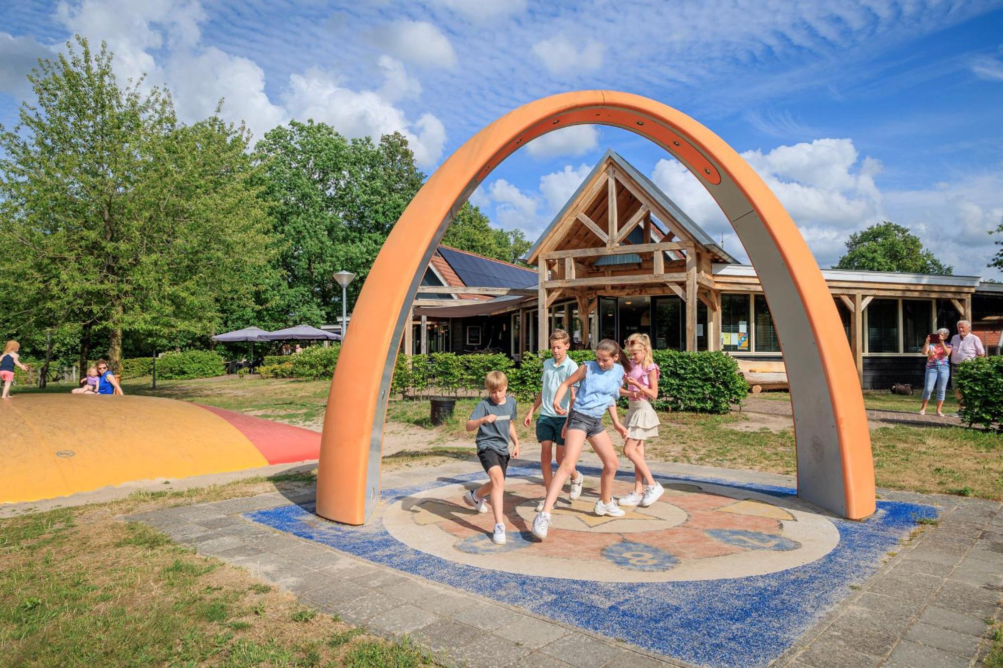 Отель Recreatiepark Kaps Тюбберген Экстерьер фото